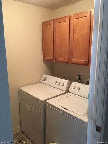 28346 Carlton Way, Novi, MI 48377