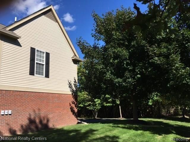 28346 Carlton Way, Novi, MI 48377