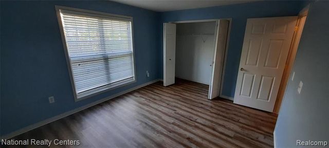 28346 Carlton Way, Novi, MI 48377