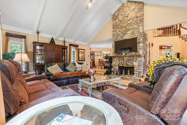 1750 5th Street Drive NW, Hickory, NC 28601