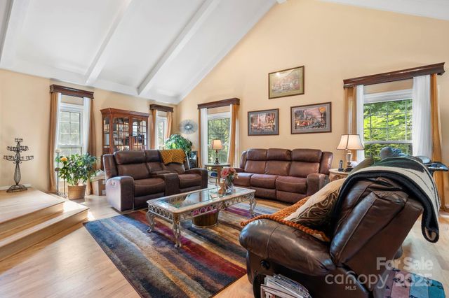 1750 5th Street Drive NW, Hickory, NC 28601