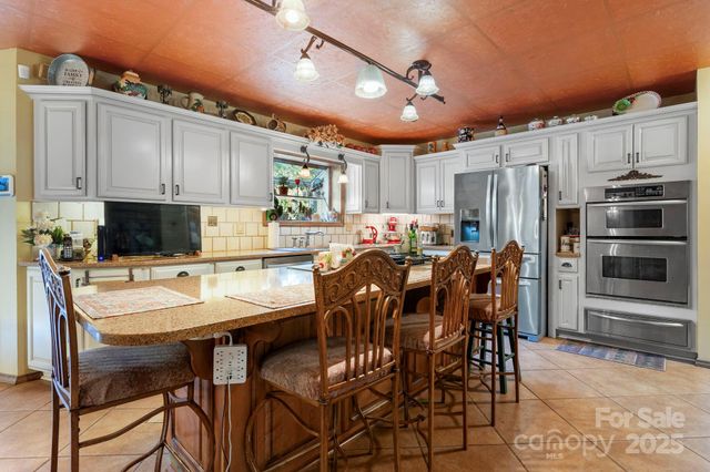 1750 5th Street Drive NW, Hickory, NC 28601