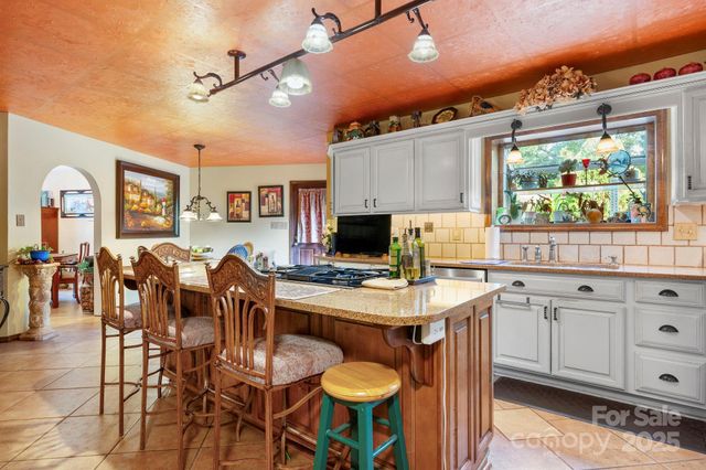 1750 5th Street Drive NW, Hickory, NC 28601