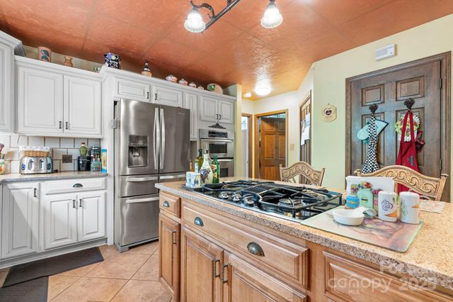 1750 5th Street Drive NW, Hickory, NC 28601