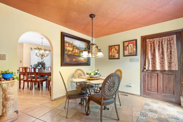 1750 5th Street Drive NW, Hickory, NC 28601