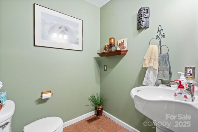 1750 5th Street Drive NW, Hickory, NC 28601