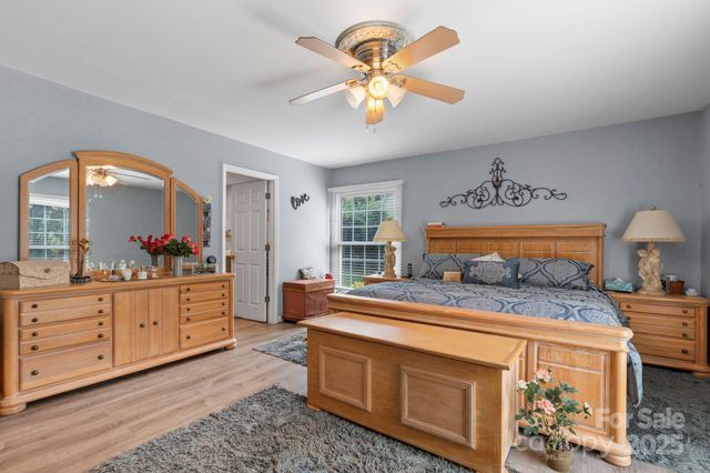 1750 5th Street Drive NW, Hickory, NC 28601