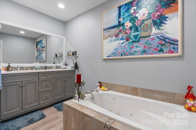 1750 5th Street Drive NW, Hickory, NC 28601