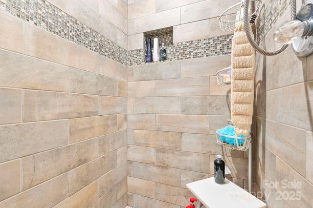 1750 5th Street Drive NW, Hickory, NC 28601