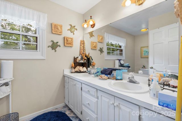 1750 5th Street Drive NW, Hickory, NC 28601