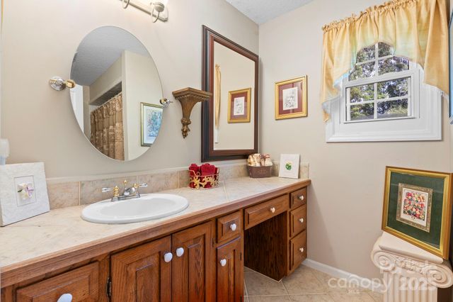 1750 5th Street Drive NW, Hickory, NC 28601