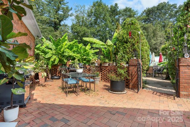 1750 5th Street Drive NW, Hickory, NC 28601