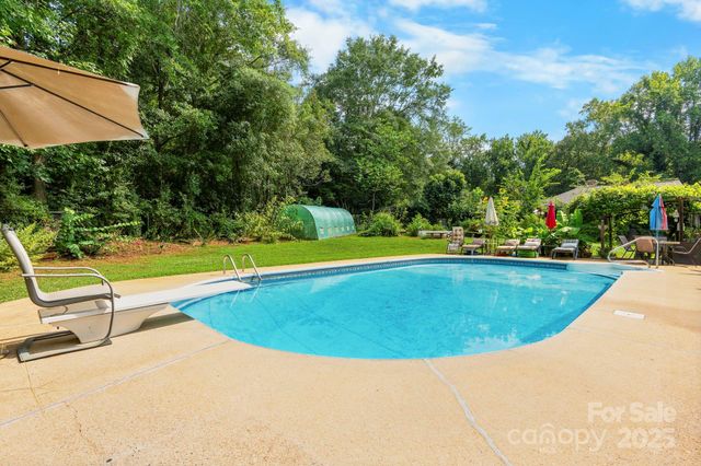 1750 5th Street Drive NW, Hickory, NC 28601