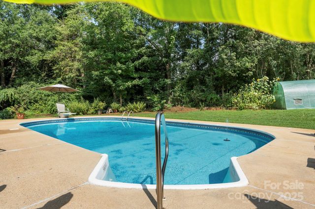 1750 5th Street Drive NW, Hickory, NC 28601