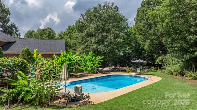 1750 5th Street Drive NW, Hickory, NC 28601