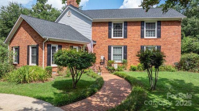 1750 5th Street Drive NW, Hickory, NC 28601