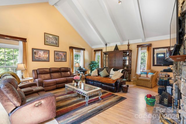 1750 5th Street Drive NW, Hickory, NC 28601