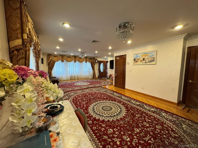 109-04 Myrtle Avenue, Richmond Hill, NY 11418