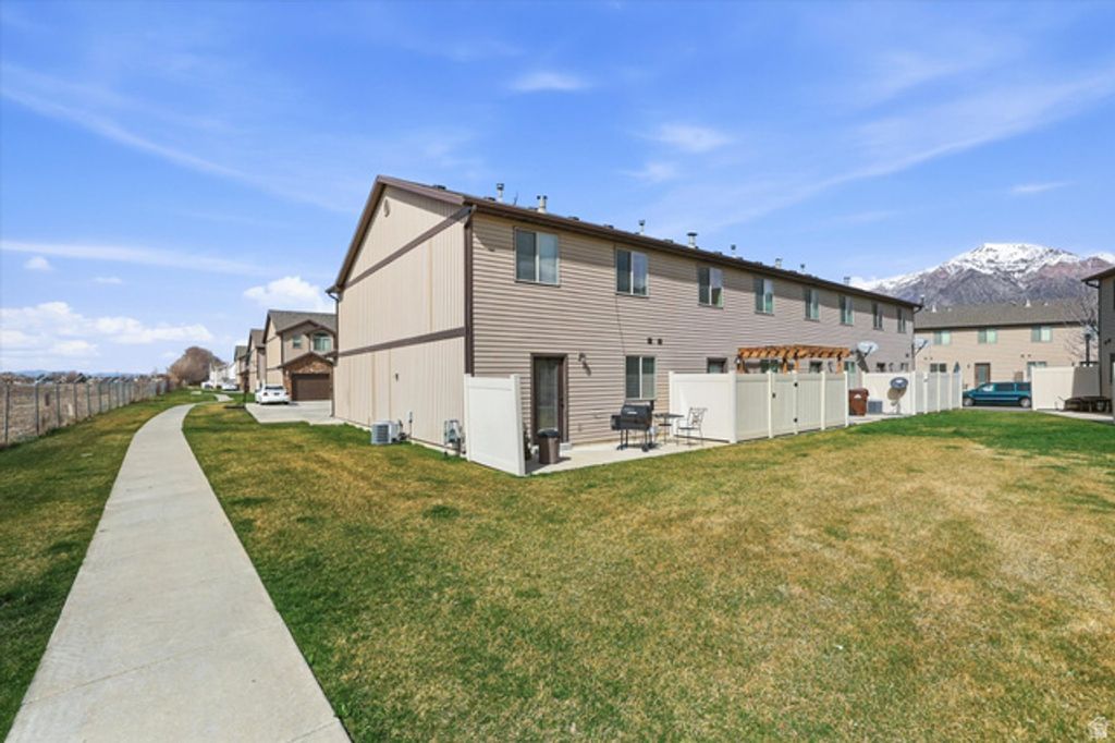 Image 27 of property listing at 1912 N 300 W, Harrisville, UT 84414