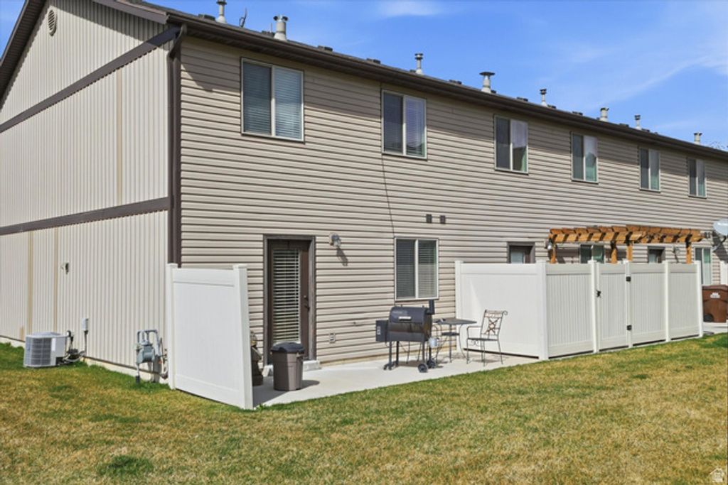 Image 28 of property listing at 1912 N 300 W, Harrisville, UT 84414