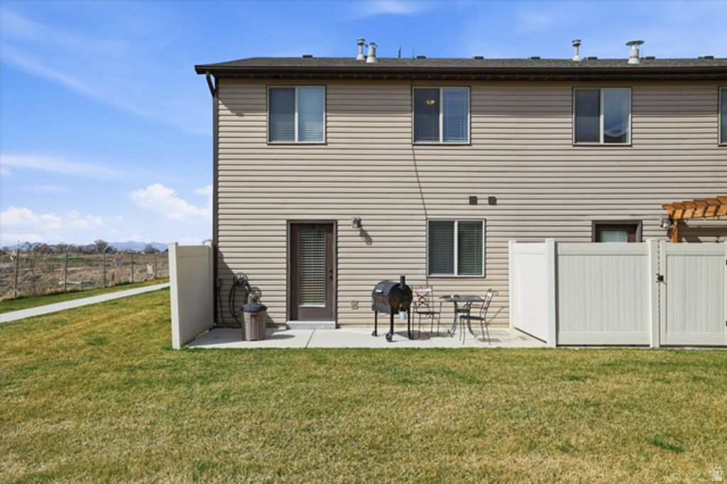 Image 30 of property listing at 1912 N 300 W, Harrisville, UT 84414