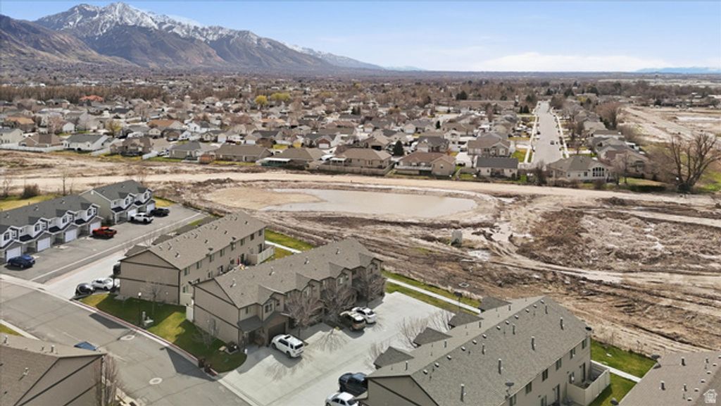 Image 32 of property listing at 1912 N 300 W, Harrisville, UT 84414
