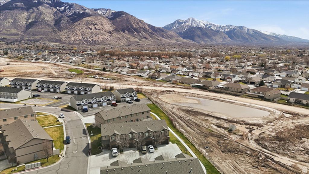 Image 33 of property listing at 1912 N 300 W, Harrisville, UT 84414