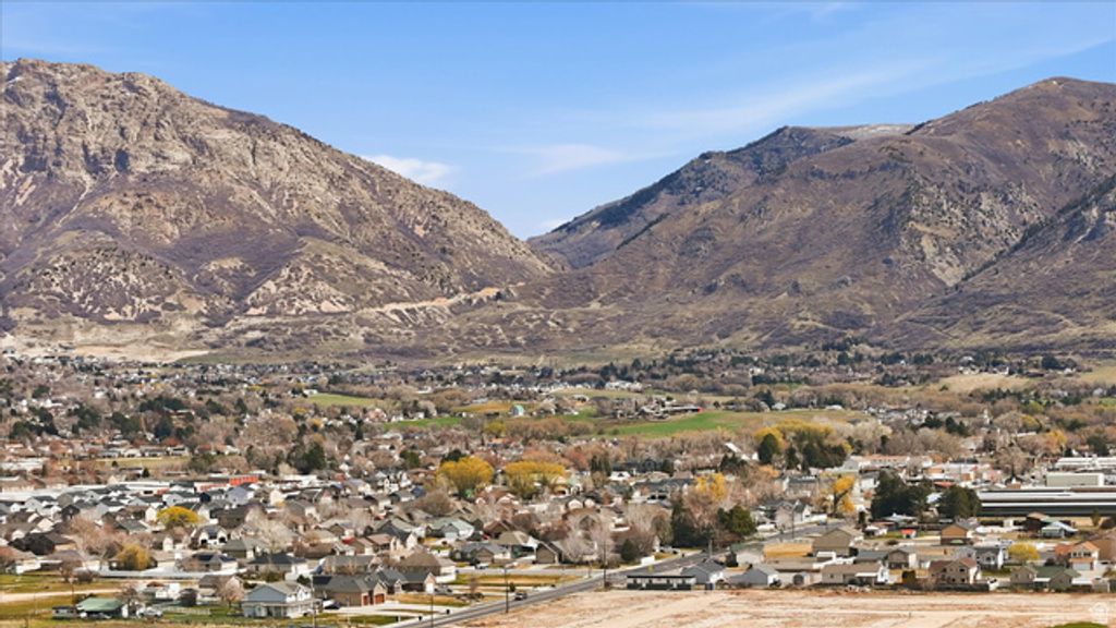 Image 42 of property listing at 1912 N 300 W, Harrisville, UT 84414