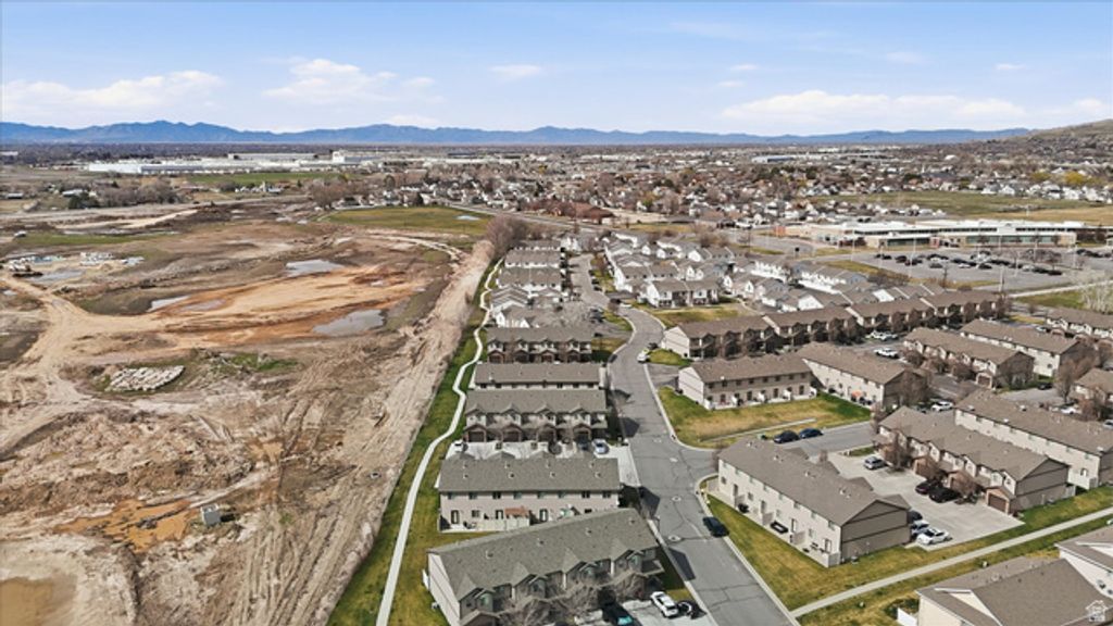 Image 43 of property listing at 1912 N 300 W, Harrisville, UT 84414