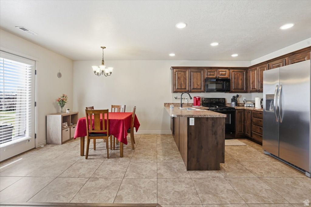 Image 7 of property listing at 1912 N 300 W, Harrisville, UT 84414