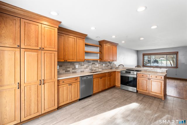 75 Orangewood West 75, Derby, CT 06418