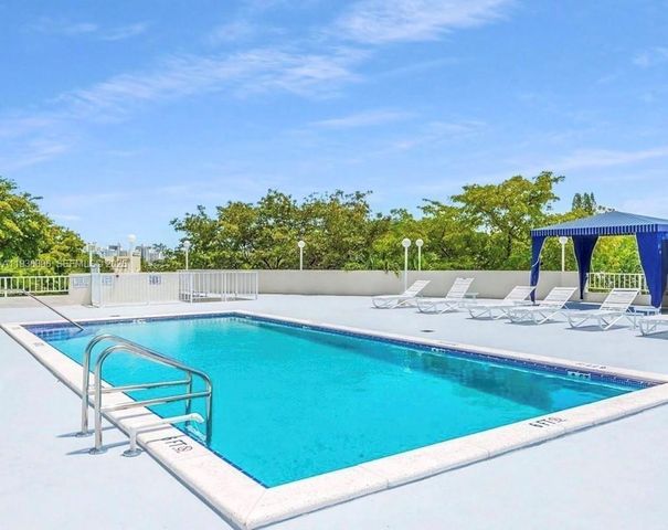 6900 Bay Dr 10K, Miami Beach, FL 33141