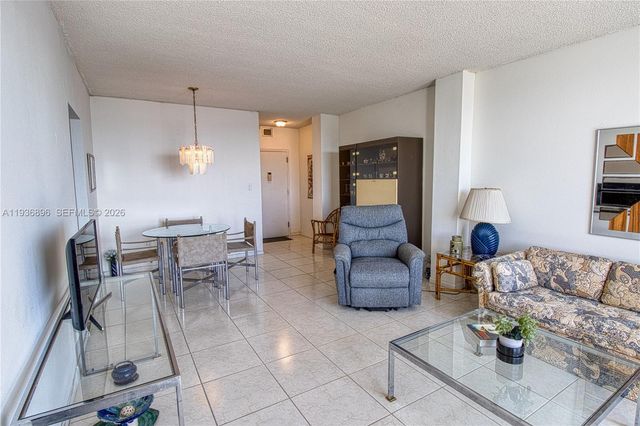 6900 Bay Dr 10K, Miami Beach, FL 33141