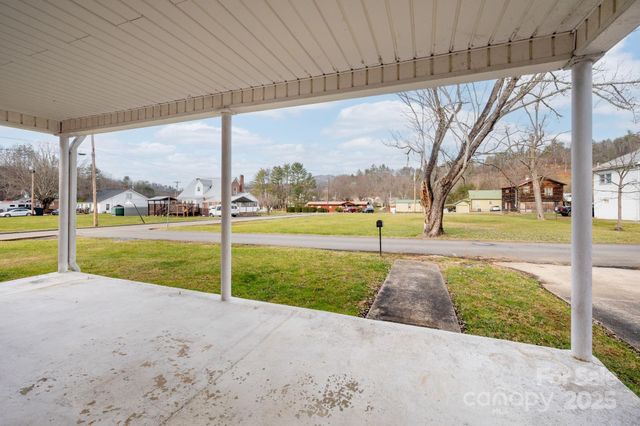 43 Henline Lane, Bakersville, NC 28705