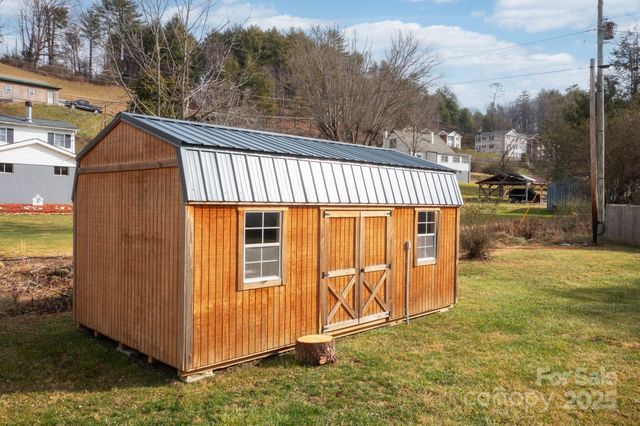 43 Henline Lane, Bakersville, NC 28705