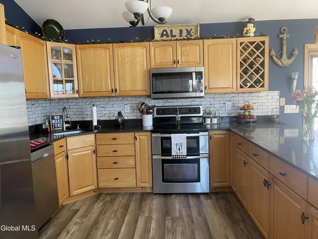 70 Island View Road, Colonie, NY 12047