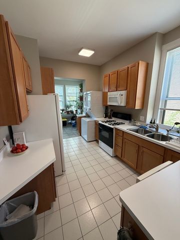 2022 N SEMINARY Avenue 2F, Chicago, IL 60614
