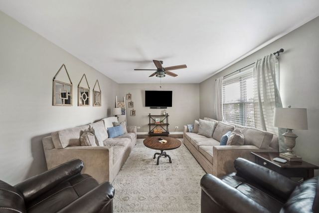 2107 Wheeler Street, Woodridge, IL 60517