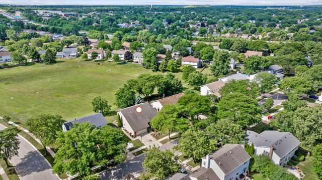 2107 Wheeler Street, Woodridge, IL 60517