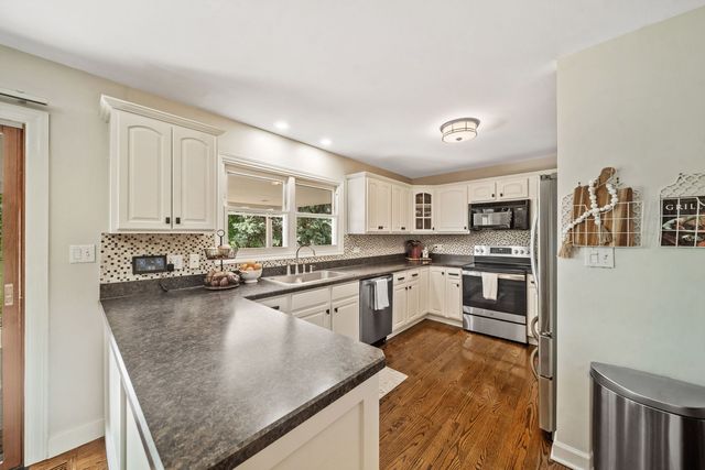 2107 Wheeler Street, Woodridge, IL 60517