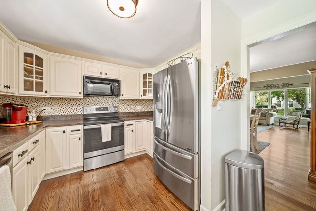 2107 Wheeler Street, Woodridge, IL 60517