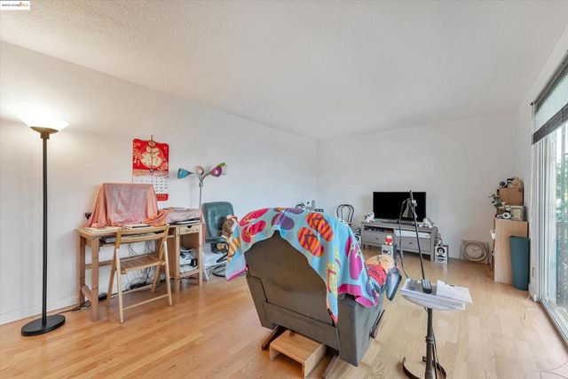 567 Oakland Ave 104, Oakland, CA 94611