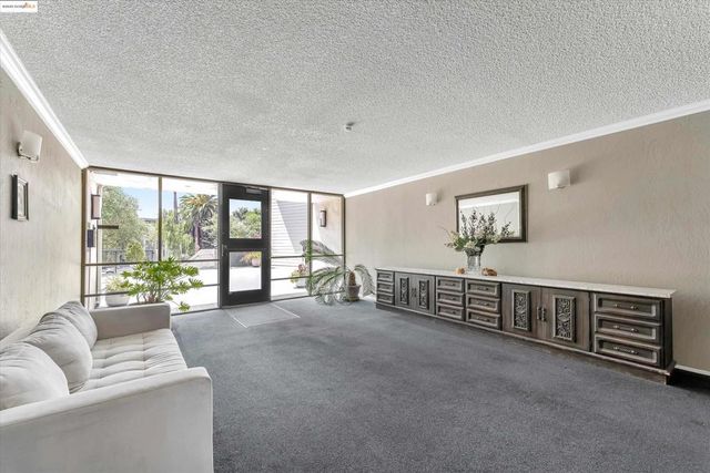 567 Oakland Ave 104, Oakland, CA 94611