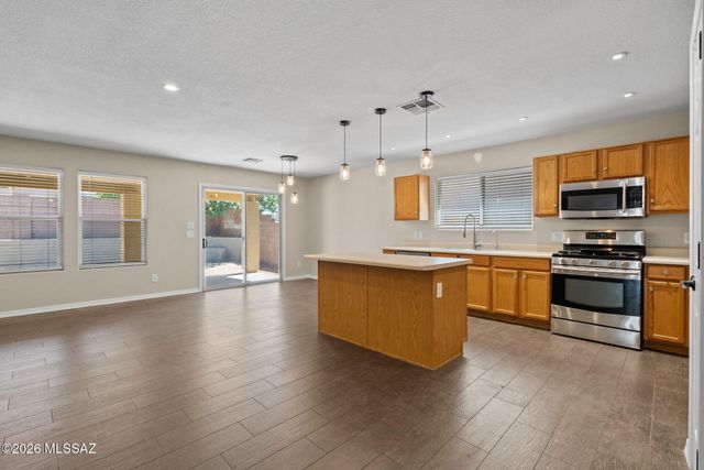 13368 E Almond Crest Drive, Vail, AZ 85641