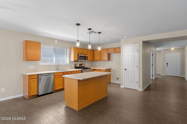 13368 E Almond Crest Drive, Vail, AZ 85641
