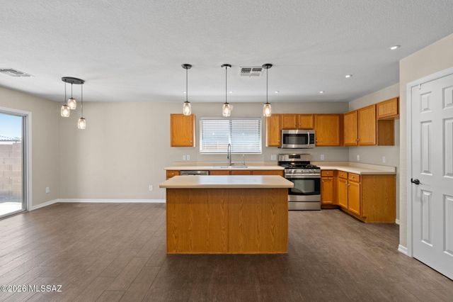 13368 E Almond Crest Drive, Vail, AZ 85641