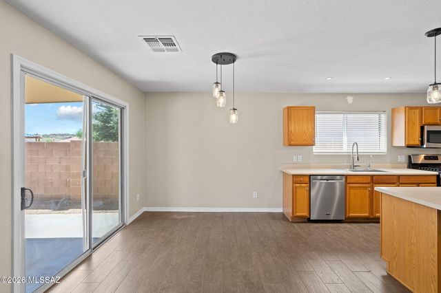 13368 E Almond Crest Drive, Vail, AZ 85641