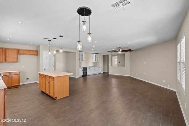 13368 E Almond Crest Drive, Vail, AZ 85641