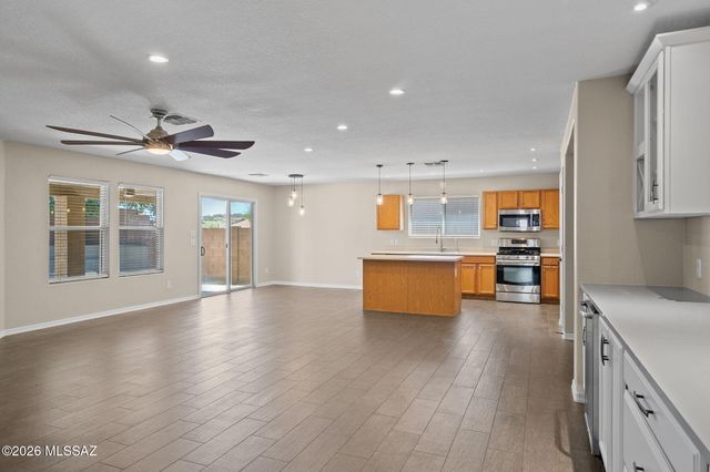 13368 E Almond Crest Drive, Vail, AZ 85641