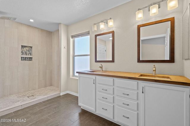 13368 E Almond Crest Drive, Vail, AZ 85641